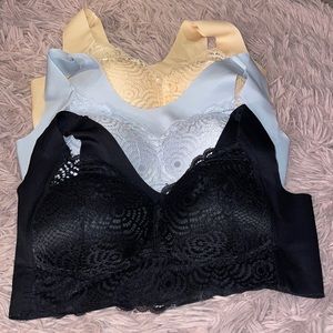 Lace seamless bralettes